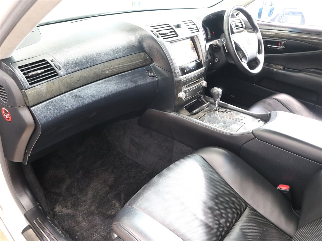レクサス　LS460