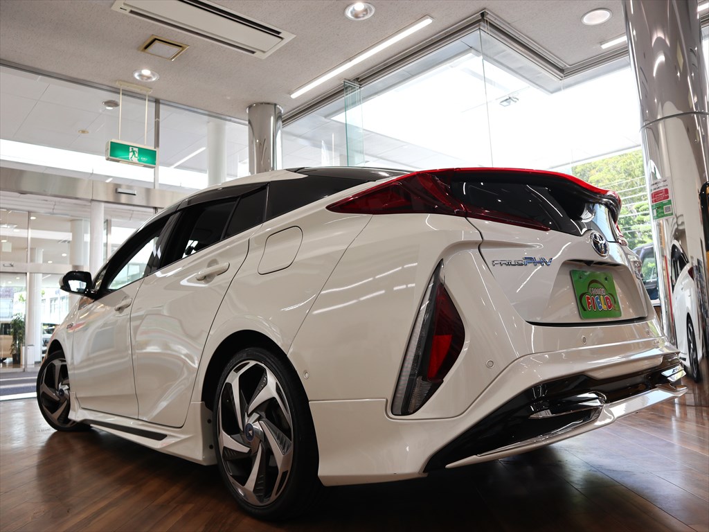 トヨタ　プリウスPHV