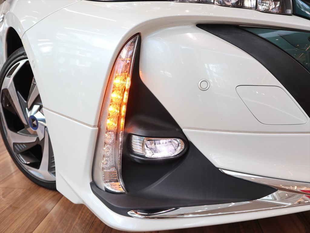 トヨタ　プリウスPHV