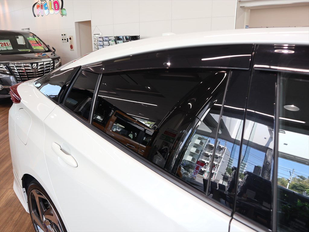 トヨタ　プリウスPHV
