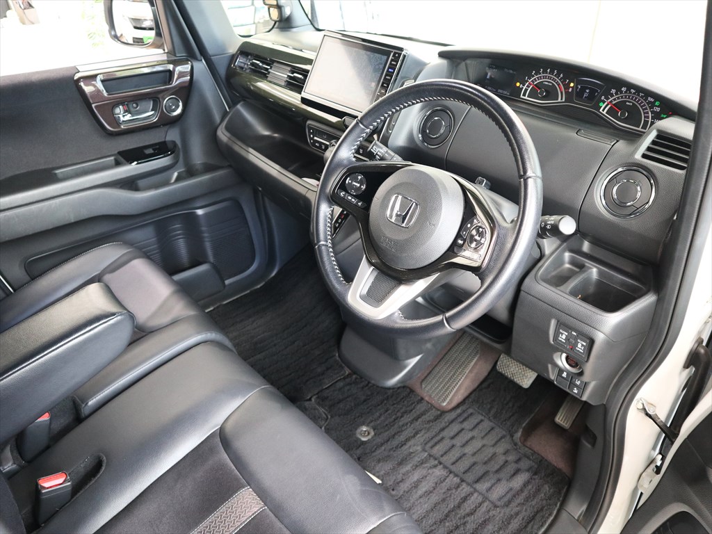 ホンダ　N-BOXカスタム