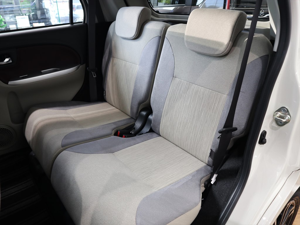 ダイハツ　キャスト