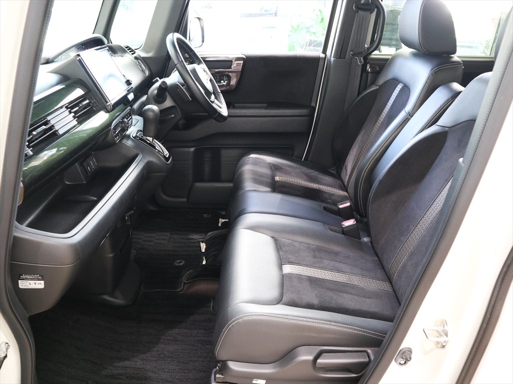 ホンダ　N-BOXカスタム