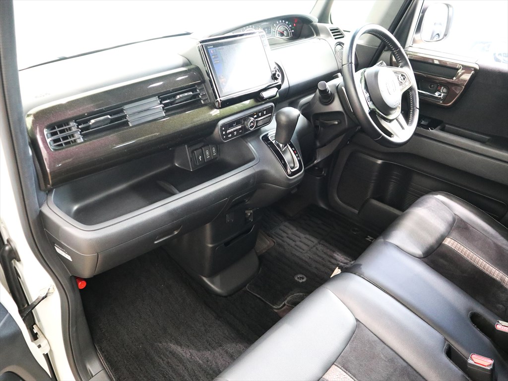 ホンダ　N-BOXカスタム