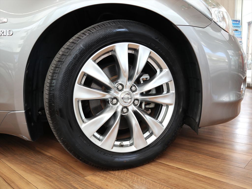 日産　フーガハイブリッド