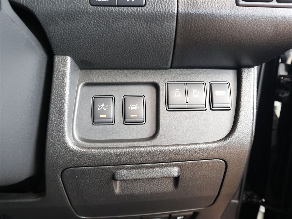 日産　セレナ